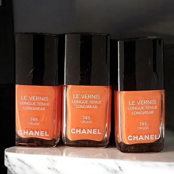1 Authentic Channel Limited Edition Color Longwear Nail Polish Never Opened - Picture 2 of 8